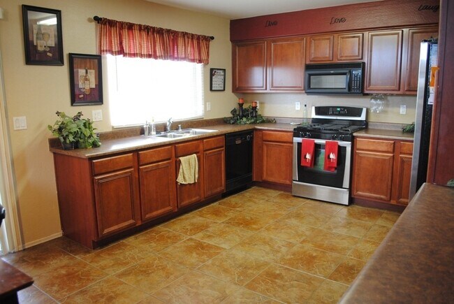 Foto del edificio - Charming 4 Bed 3 Bath Laveen Home !!