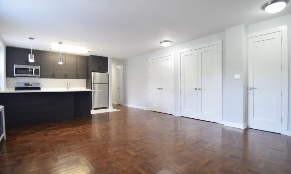 Primary Photo - 208 Drake Ave