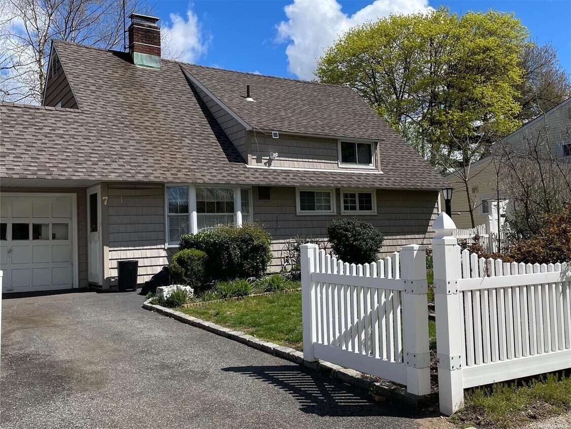 Primary Photo - 7 Basket Ln