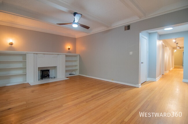 Building Photo - 844 W Lakeside Pl