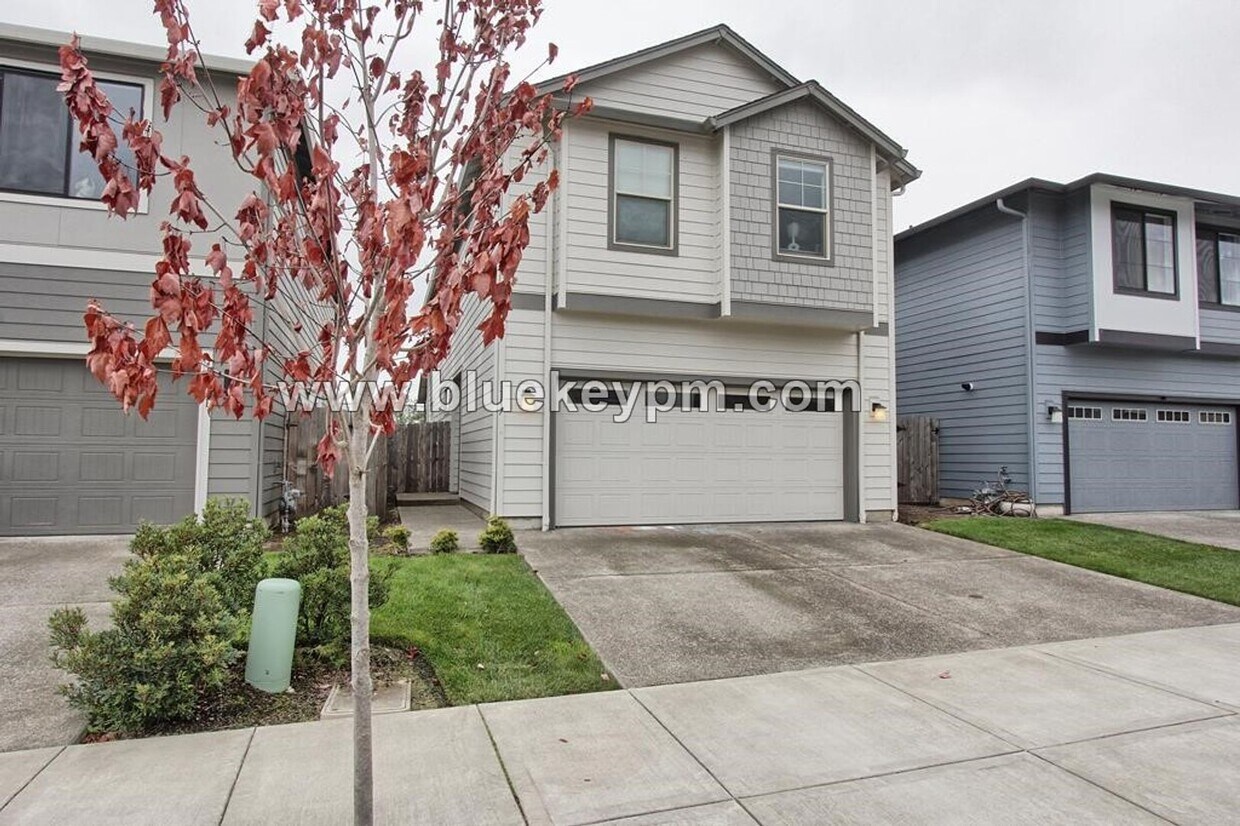 Primary Photo - 3 Bed, 2.5 Bath Overlooking Gee Creek Gree...