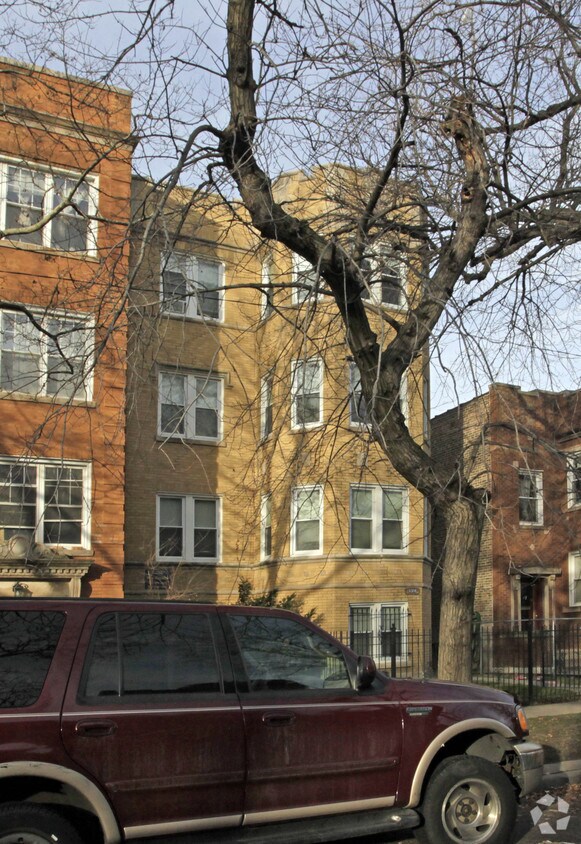 Building Photo - 6308 N Oakley Ave