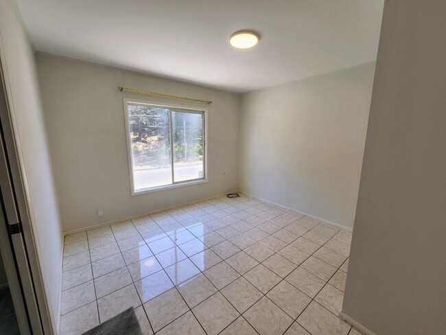 Building Photo - 6842 Fulton St