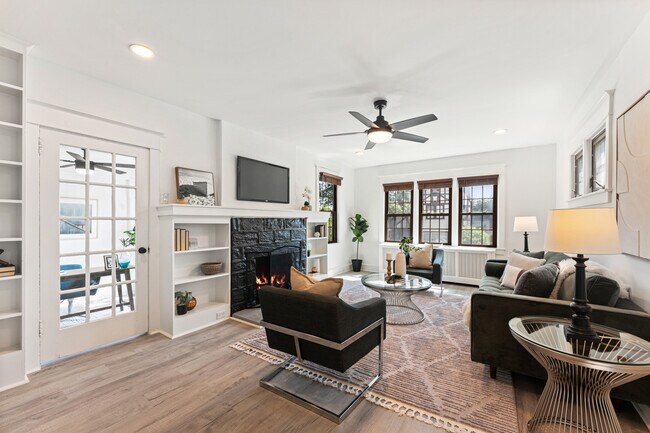 Foto del edificio - 2418 Rosewood Ln