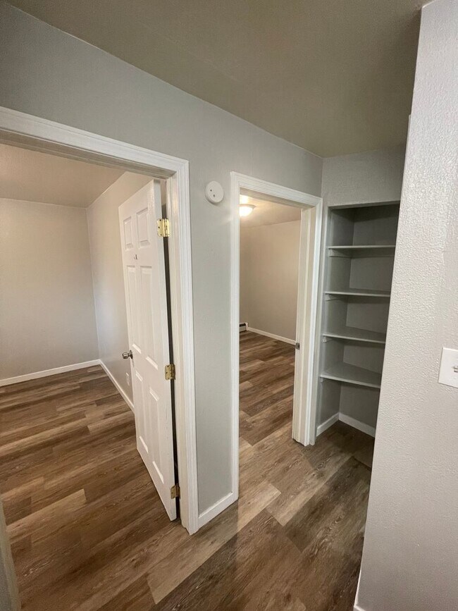 Building Photo - Huge 2 Bedroom 1 Bath Located Just Outside...