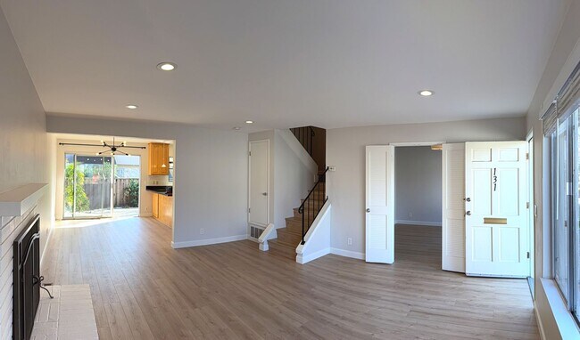 Foto del edificio - REMODELED LARGE 1600sf 4BR/2BA 3PK ?Miramonte Gardens AVAIL NOW