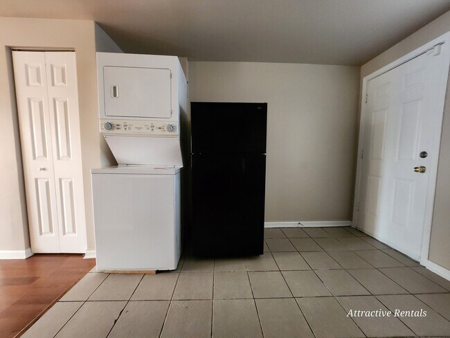 Foto del edificio - 1641 W 77th St