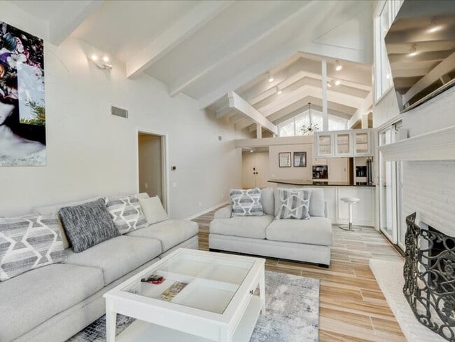 Building Photo - 610 W Northgate Dr