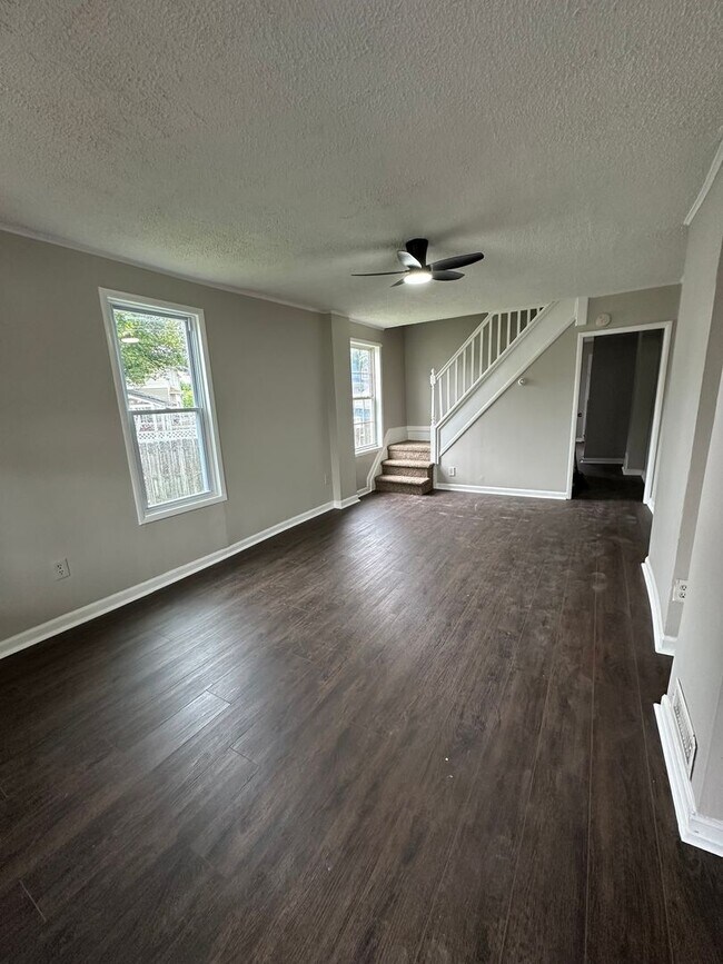Foto del edificio - 3 Bed, 1 Bath Townhome