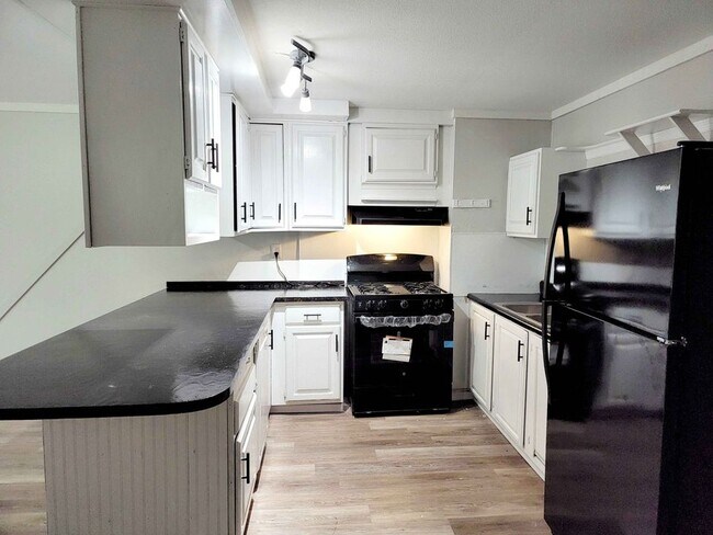 Kitchen - 428 E Norwegian St