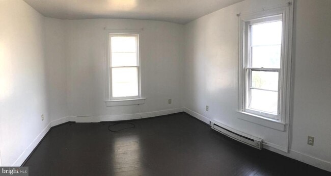 Building Photo - 703 2nd St