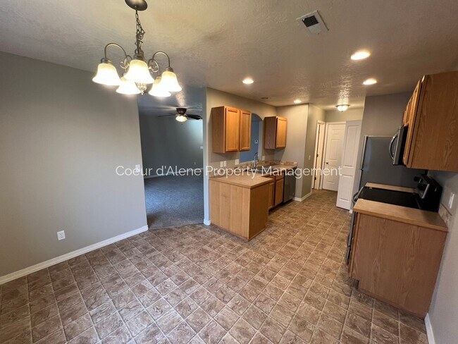Building Photo - 3 bed house in The Landings
