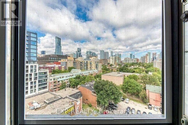 Building Photo - 219 Dundas St E