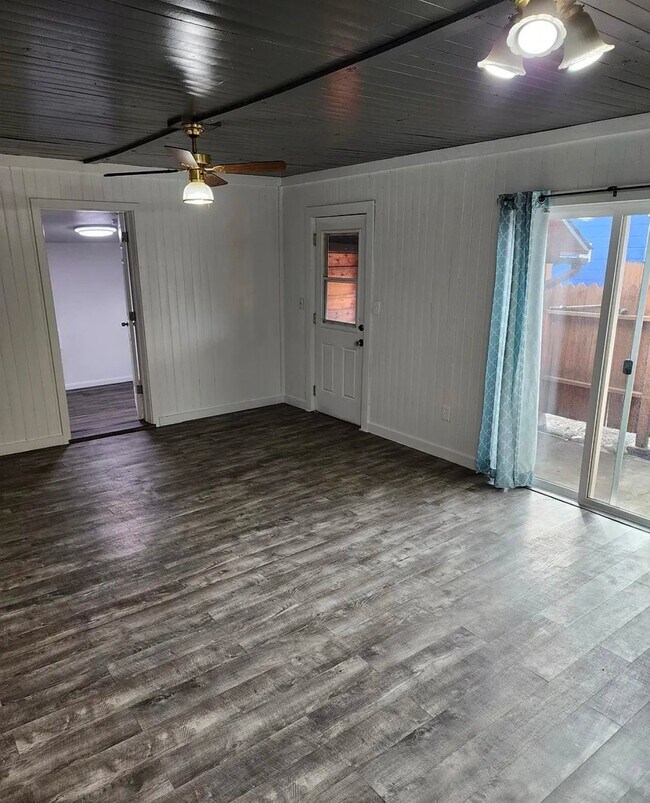 Foto del edificio - 2917 E Sanson Ave