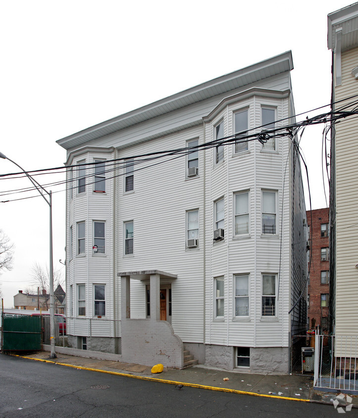 Primary Photo - 73 Caroline Pl