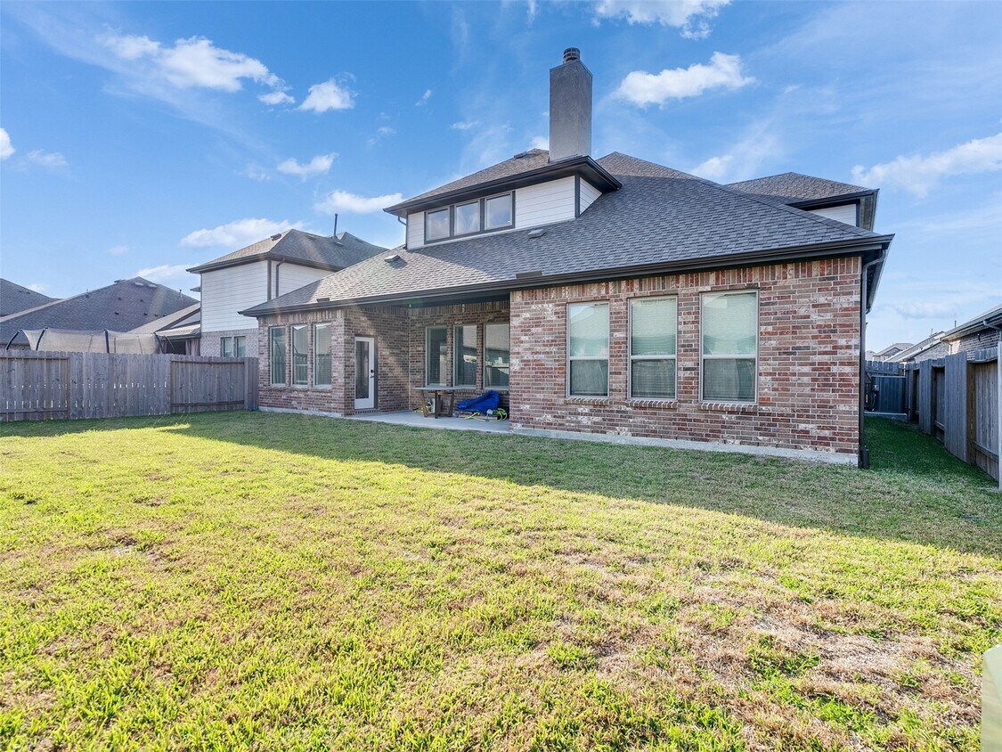 Foto del edificio - 818 Kingwood Dr