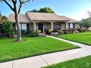 Building Photo - 1005 Summertree Cir
