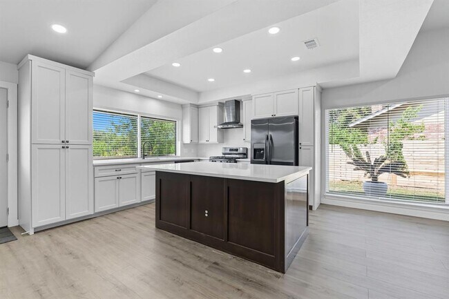 Foto del edificio - 5113 Loyola Ln