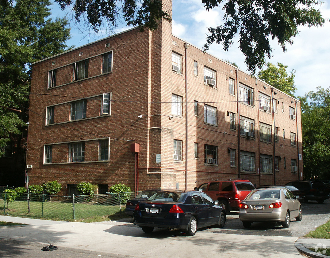 Building Photo - 1333 Peabody St NW