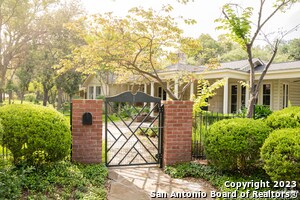 Building Photo - 140 E Fair Oaks Pl