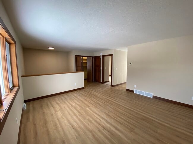 Building Photo - 802 Robert Pl
