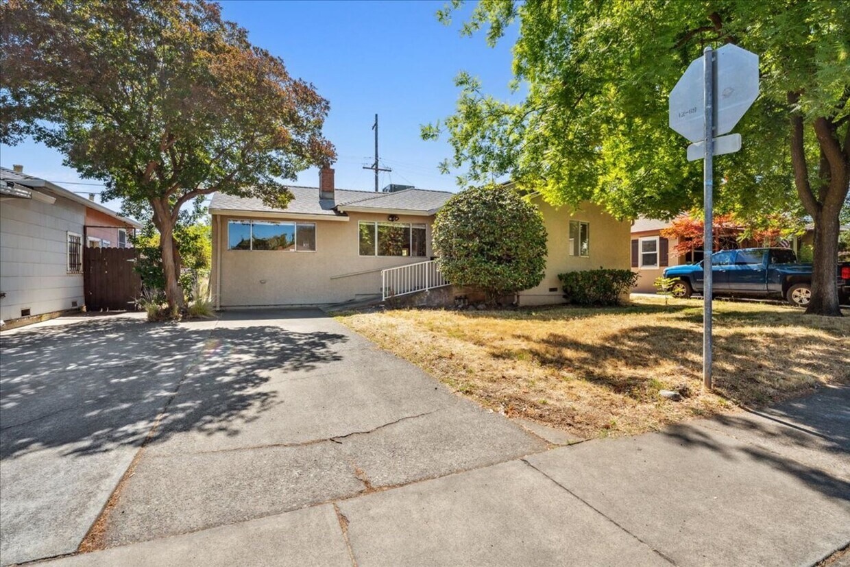 Foto principal - 4341 62nd St