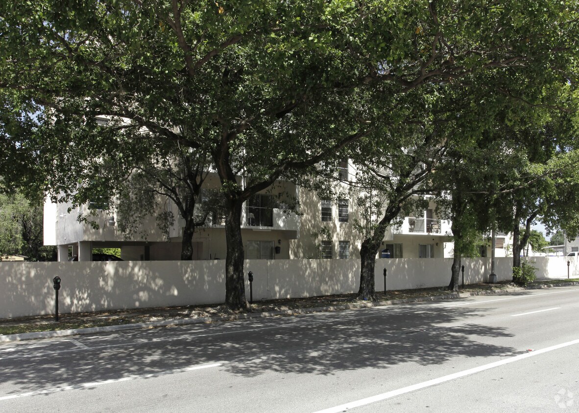 Building Photo - 2695 SW 18th St