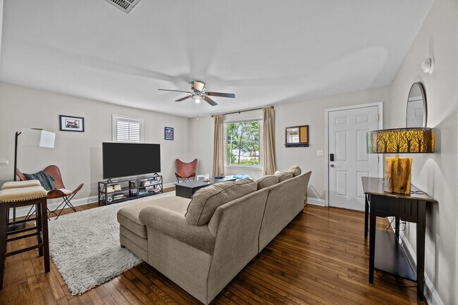 Foto del edificio - 1002 Amesbury Rd