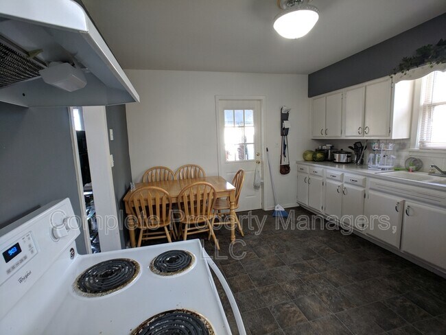 Foto del edificio - 213 E Main St