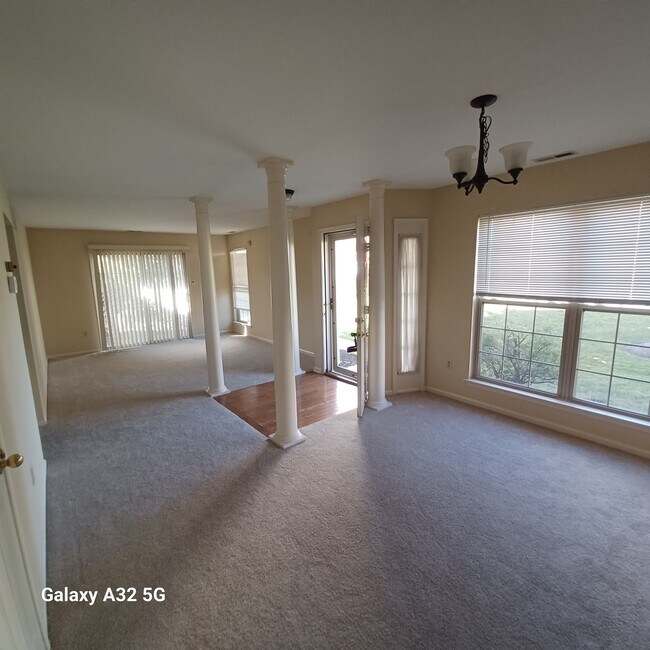 Foto del edificio - 113 Glennbrook Ct