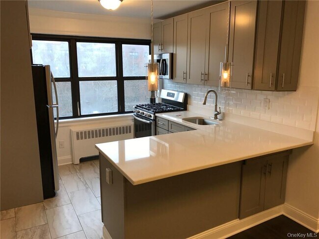 Building Photo - 33 William St