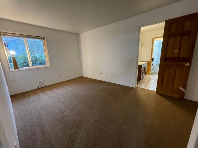 Foto del edificio - Rambler Style Duplex on approximately 5 acres
