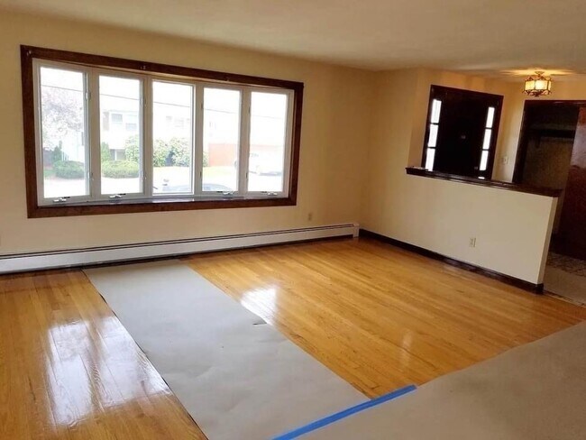 Foto del edificio - 14 Michael Road Unit Main