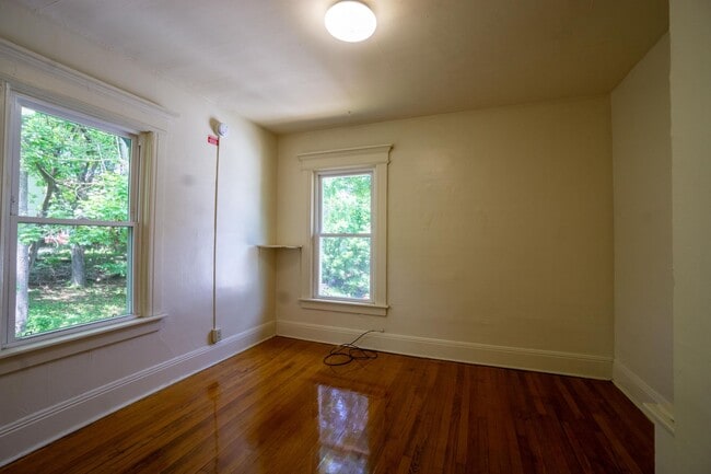 Building Photo - 960 Lancaster Ave