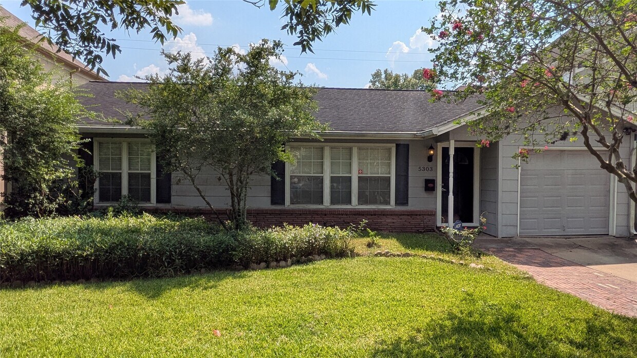 Primary Photo - 5303 Evergreen St