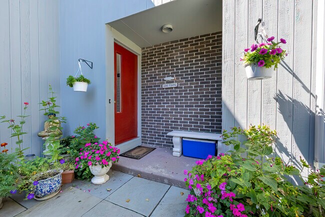 Building Photo - 9 Sandlewood Ln