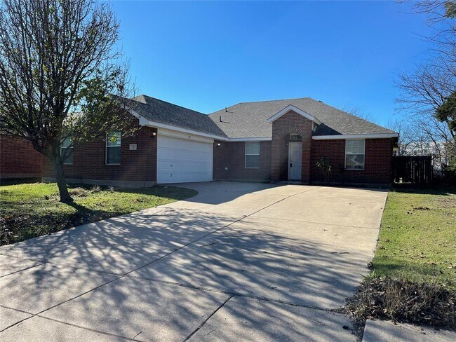 Building Photo - 315 Shadow Bend Dr