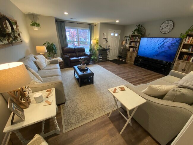 Foto del edificio - 110 Aaron Pl