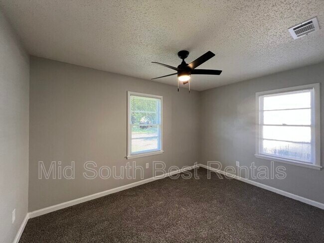 Foto del edificio - 3654 McDuff Ave