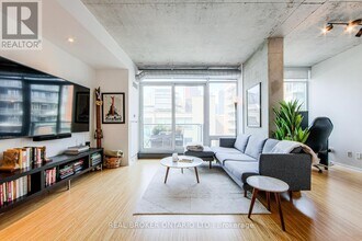 Building Photo - 333 Adelaide St E