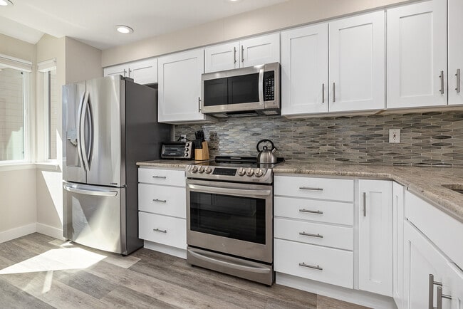 Upgraded appliances - 1927 S Teal Ln