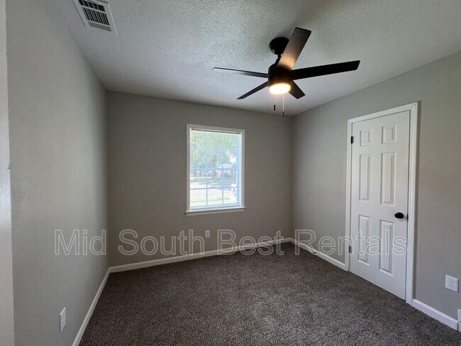 Foto del edificio - 2778 McGregor Ave