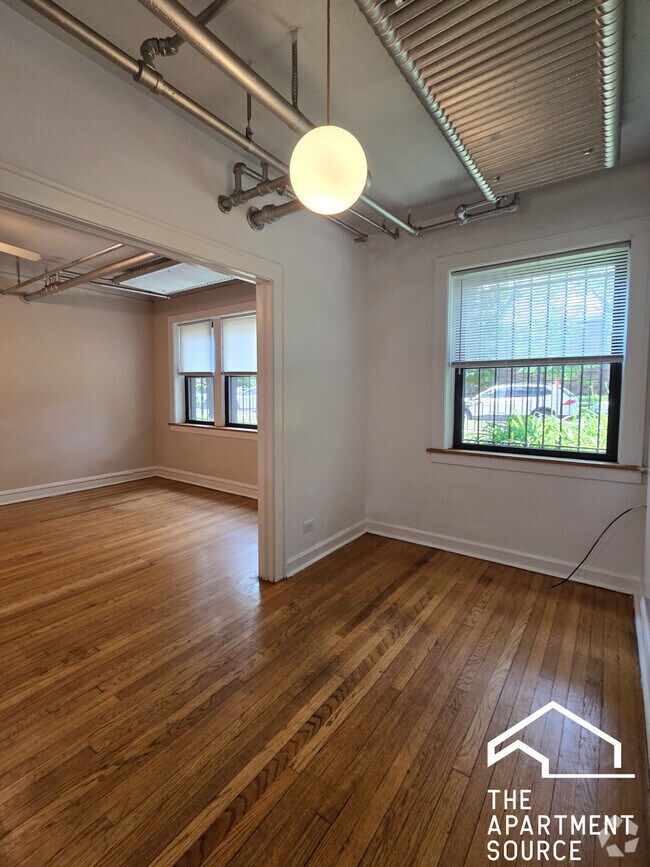 Building Photo - 4527 N Paulina St