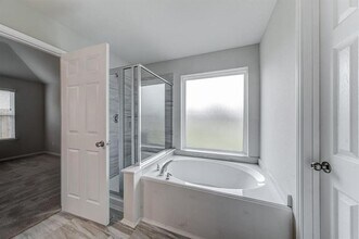 Building Photo - 2702 Golden Hills Ct