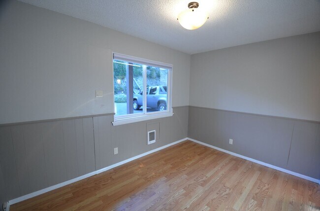 Foto del edificio - Unfurnished, 10 minutes from Downtown Breck!  In Unit Washer and Dryer!