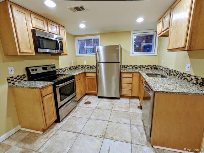 Building Photo - 4759 Trumbull St