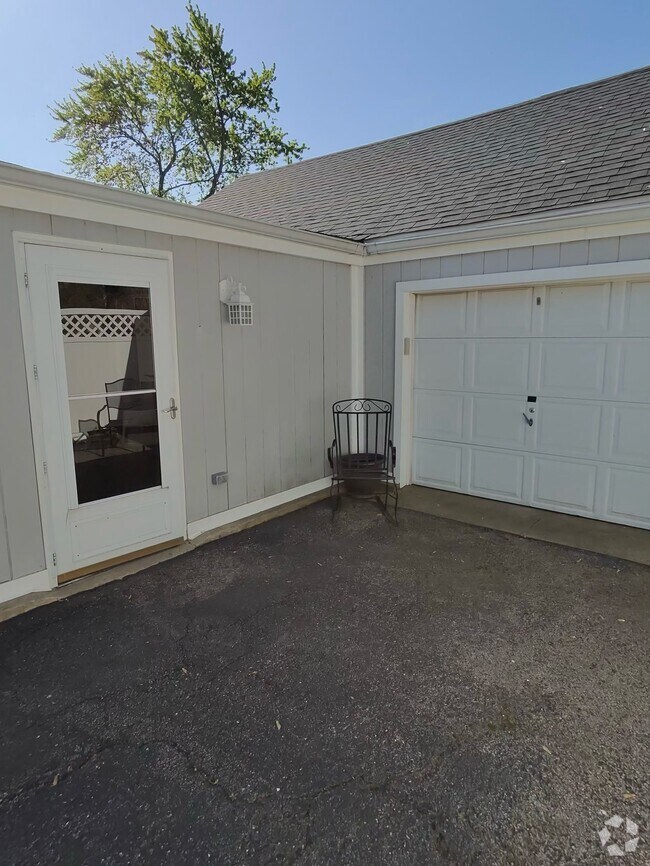 Building Photo - 6505 W 83rd St