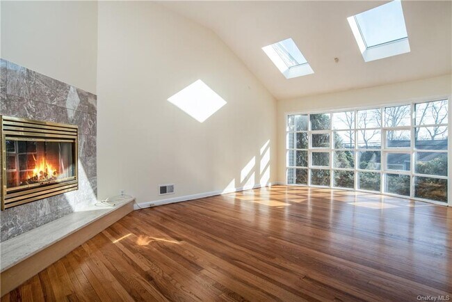 Foto del edificio - 216 Daisy Farms Dr