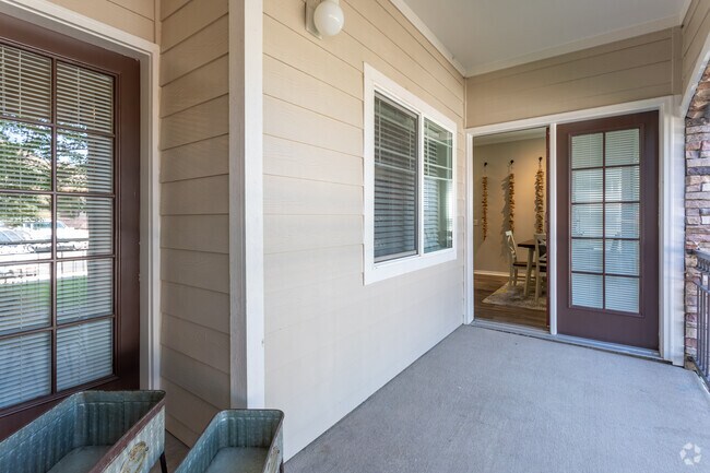 2BR, 2BA - 1280 SF - Creekside at Palmer Park