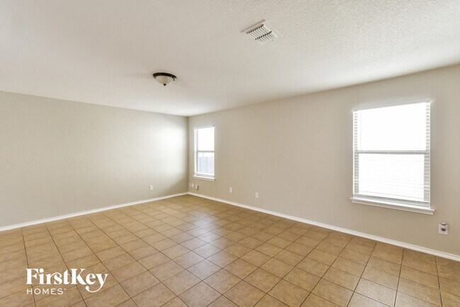 Building Photo - 10227 Maple Ranch